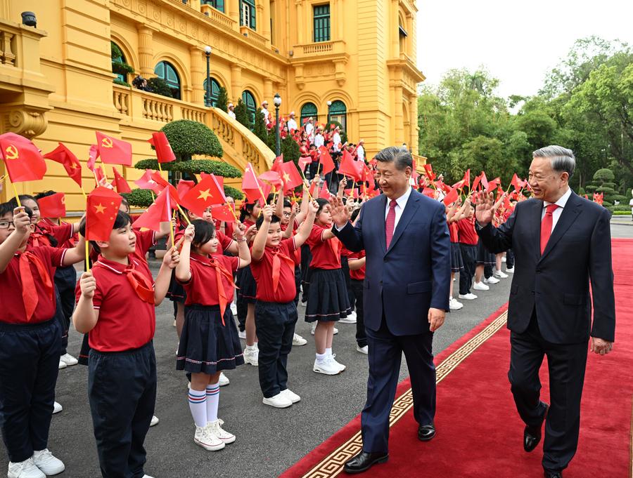 Xinhua Headlines: China, Vietnam reaffirm commitment to closer ties, broader cooperation