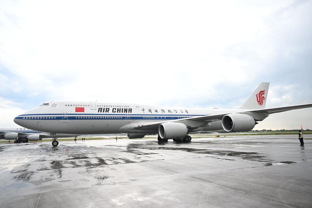 Xi arrives in Kuala Lumpur for state visit to Malaysia