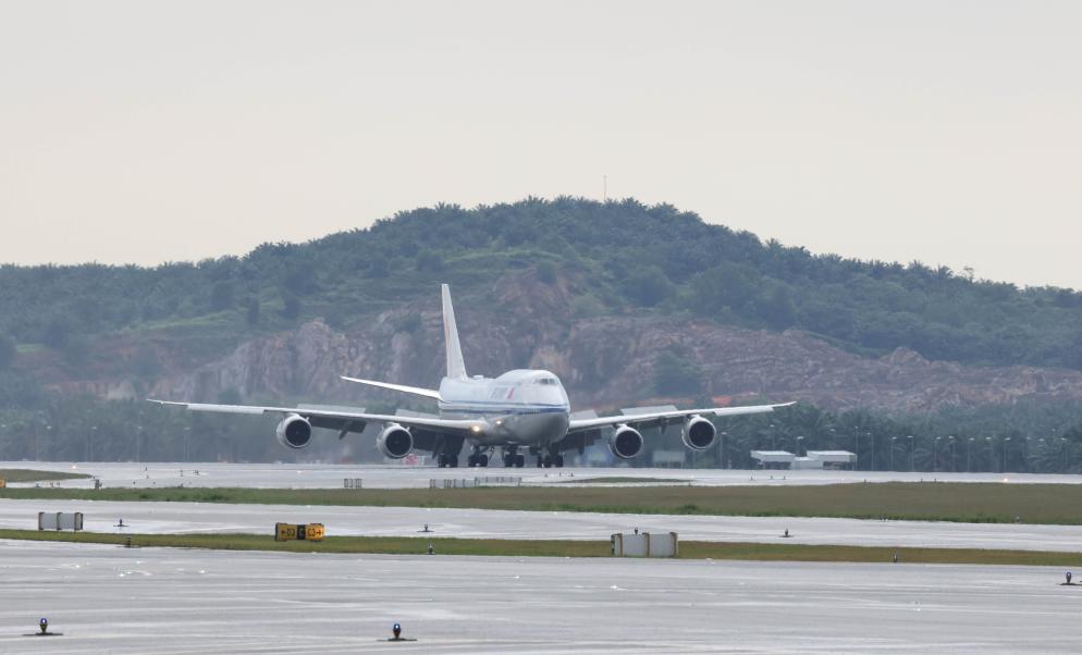 Xi arrives in Kuala Lumpur for state visit to Malaysia