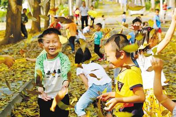 【重生后我吃瓜看戏最新章节】带着传统拥抱未来，国潮青年闪闪发光